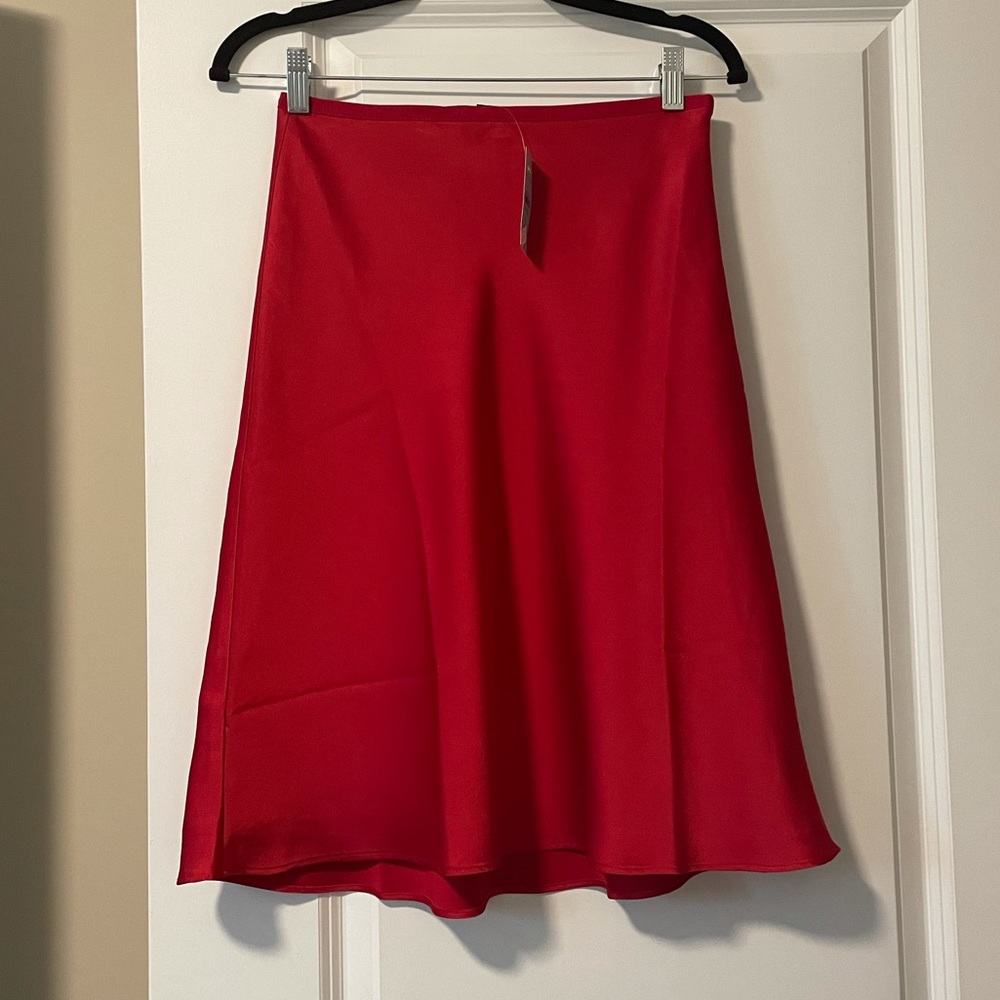 ❤️ Date night worthy Ann Taylor NWT Red MIDI Slip skirt in size 0 Petite ❤️